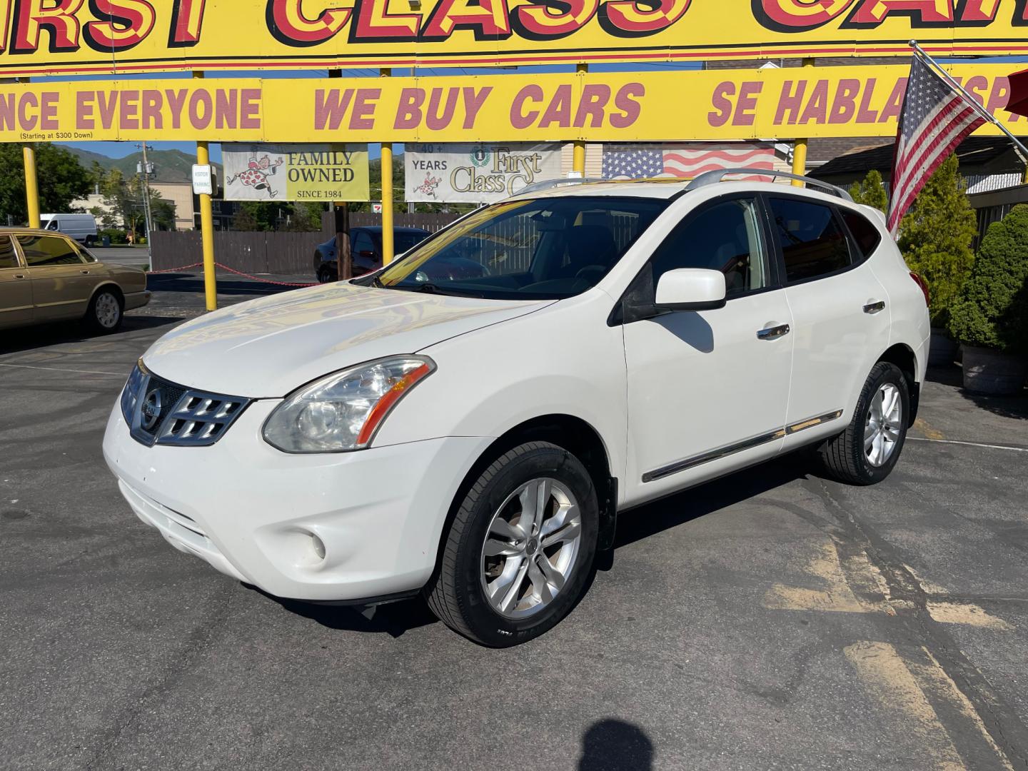 2013 Artic White /Black Nissan Rogue SV (JN8AS5MV6DW) with an 2.5L I4 engine, Automatic transmission, located at 801 South State Street, Salt Lake City, UT, 84111, (801) 328-0098, 40.751953, -111.888206 - Features: 4WD/AWD, Navigation System, Alloy Wheels, Rear View Camera, BOSE Sound System, Satellite Radio Ready, Bluetooth Technology, Sunroof(s), Cloth Seats, ABS Brakes, Auxiliary Audio Input, Power Locks, Rear Defroster, AM/FM Stereo, CD Audio, Power Mirrors, Side Airbags, Air Conditioning, Cruise - Photo#0